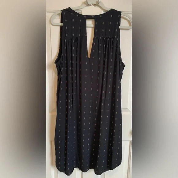 Old Navy shift dress. Black Sleeveless dress with gold print. GUC, size XXL - Picture 3 of 5